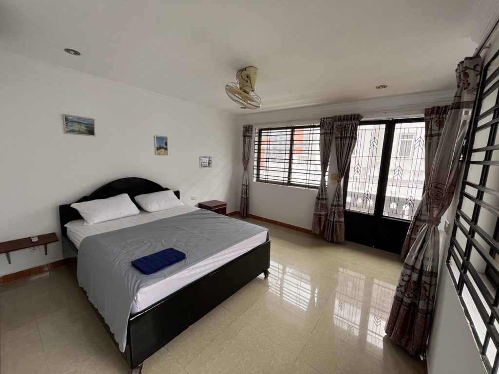 Errol's Home hotel in Siem Reap budget double air conditioned room 