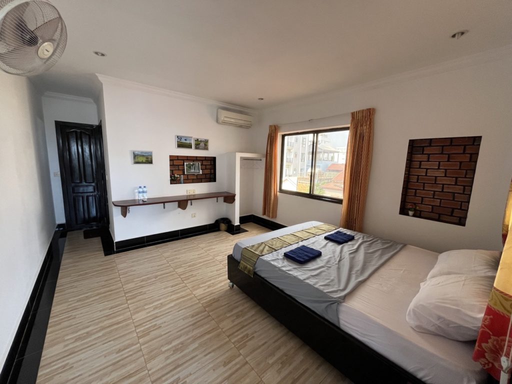 Errol's Home hotel in Siem Reap double room