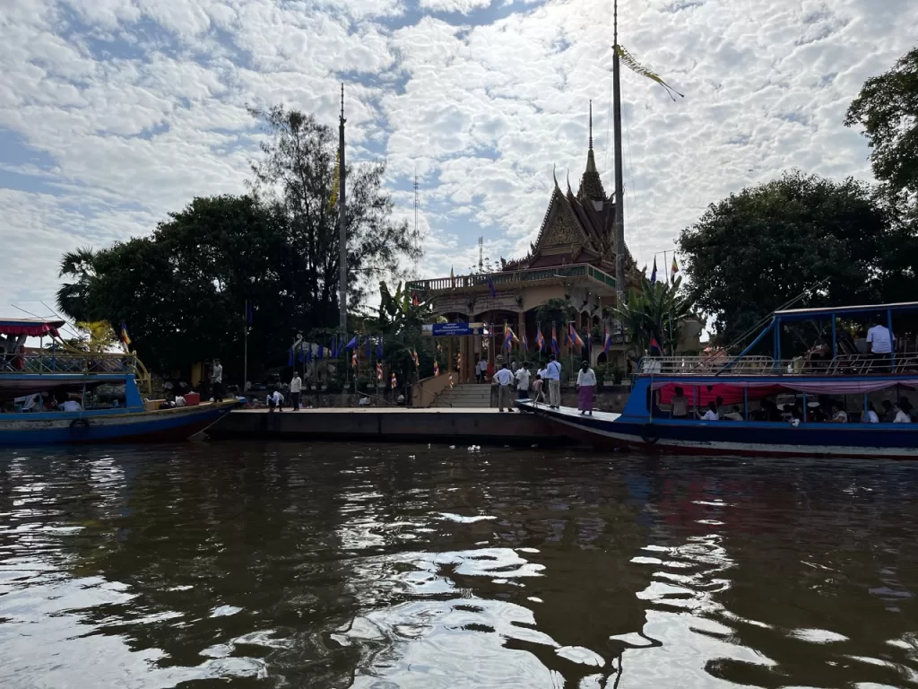 How long to spend in Siem Reap article floating villages