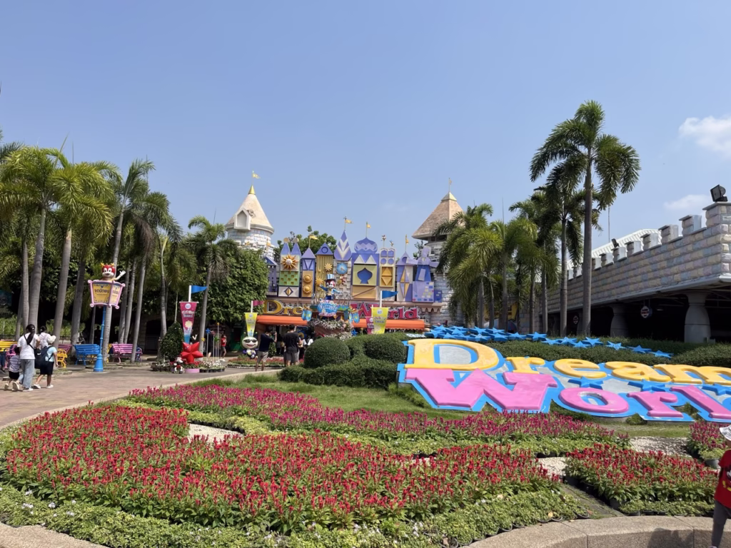 Dream World in Bangkok Cambodia vs Thailand travel guide